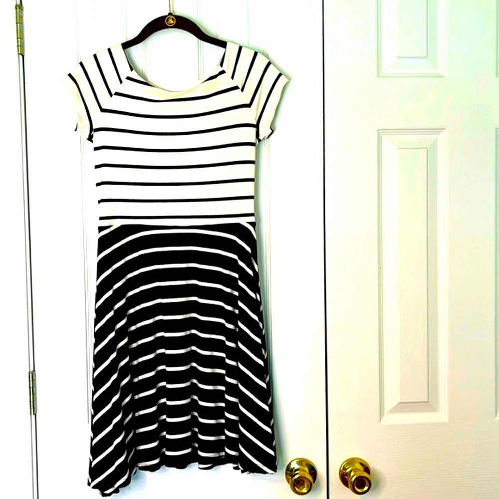 NWT LOFT Women’s Black/Cream Stripe Short Sleeve Fit and Flare Dress Size XXSP